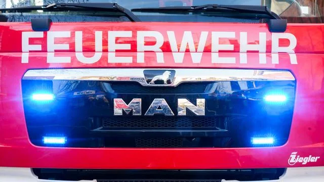 Notfälle: Batterie explodiert in Halle - Mann schwer verletzt
