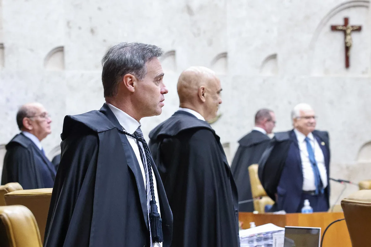 STF opta por silêncio em público, mas conversas nos bastidores costuram futuro de Moraes