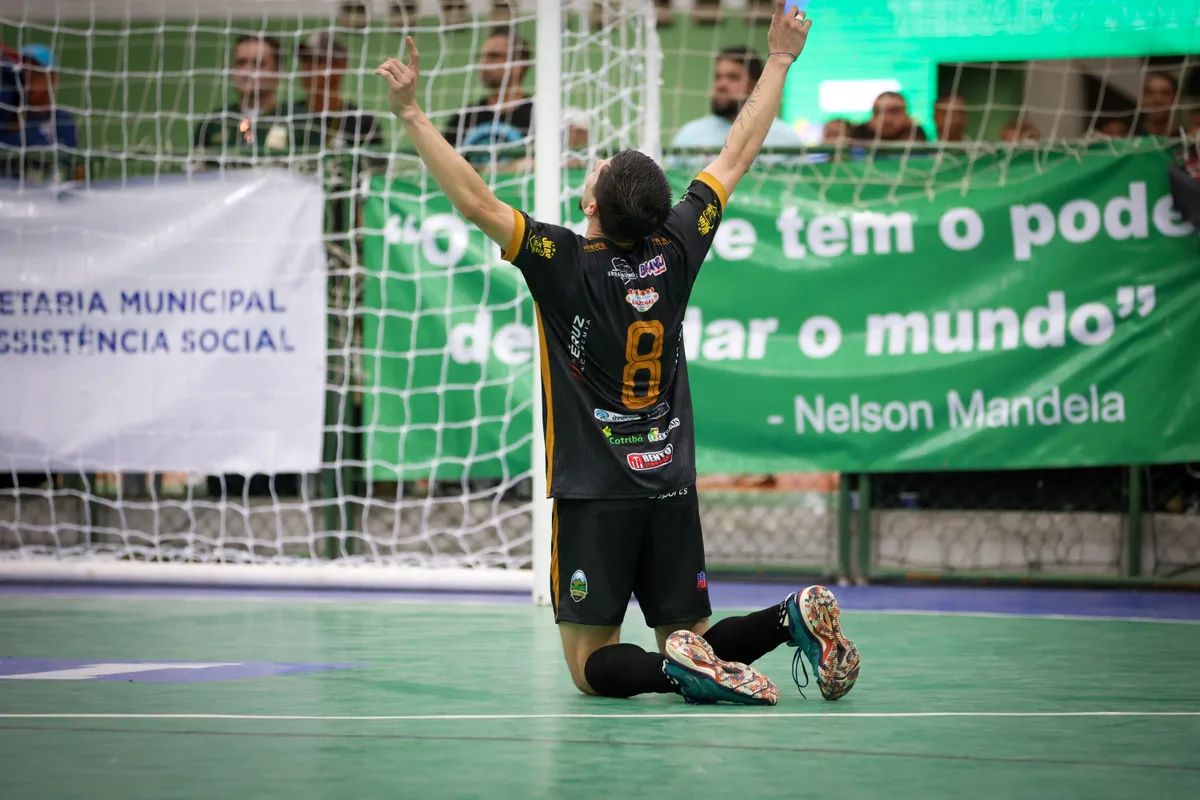 Com entrada gratuita, Taça Brasil de Futsal terá times capixabas em quadra nesta segunda (14)