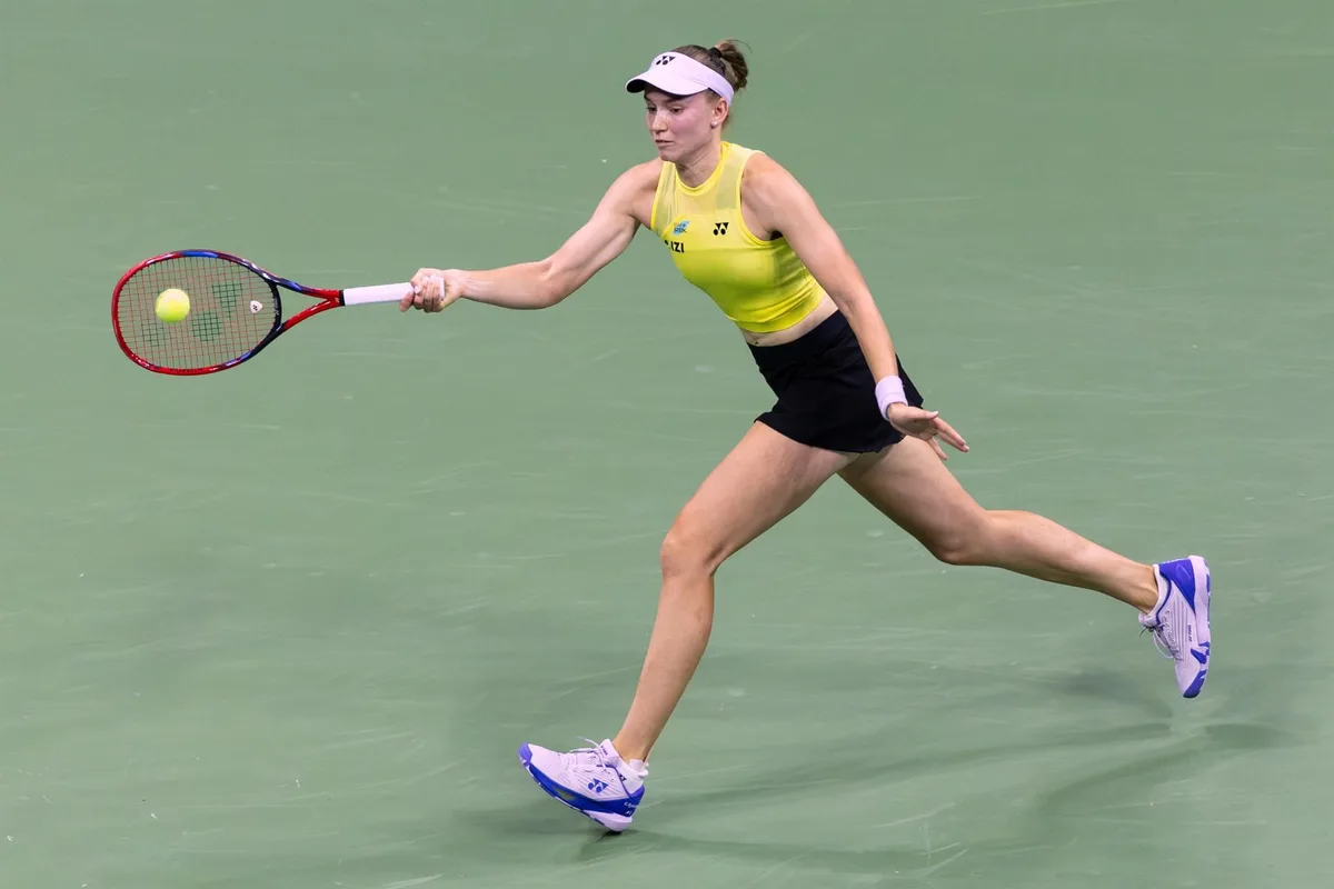 (Crónica) Rybakina remata el cambio de poderío ante Sabalenka y reina en Nueva York