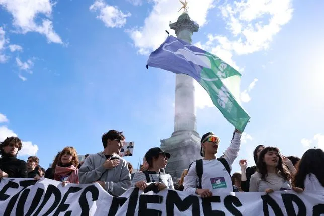 Pour “apaiser la colère lycéenne”, le ministre de l’Éducation annonce l’arrivée de 3000 professeurs remplaçants