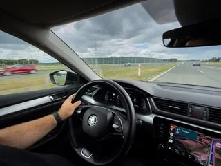 Taxe kilométrique sur les voitures électriques : ces boîtiers permettent de falsifier le kilométrage pour payer moins