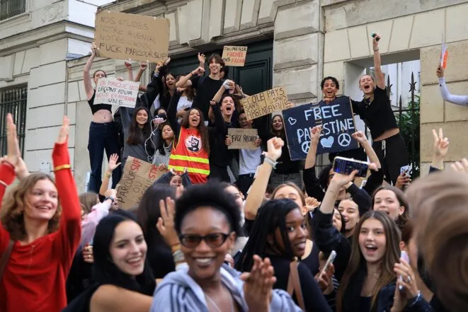 Révolte de la jeunesse: la fête comme arme destructrice d’un pouvoir tout gris