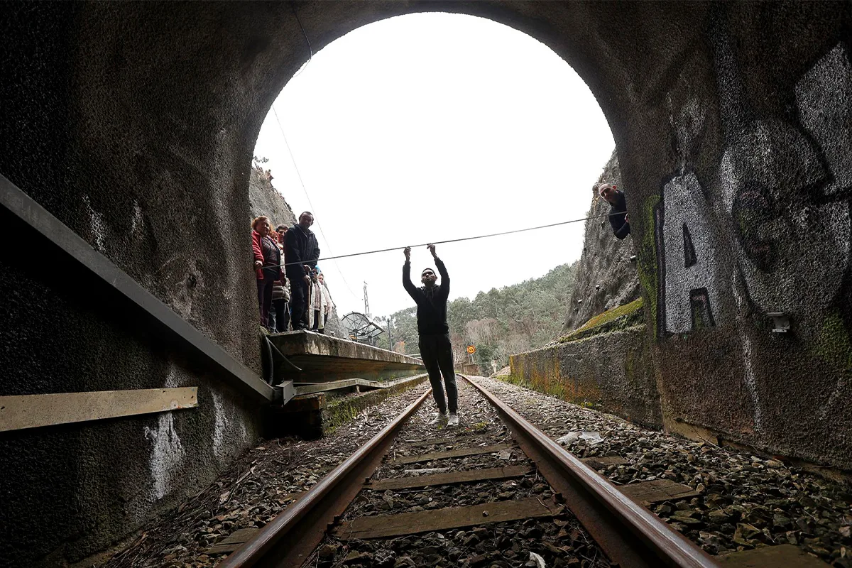Los 31 trenes de Cantabria y Asturias que no cabían por los túneles: una "falta de diligencia" que ya supera los 200 millones