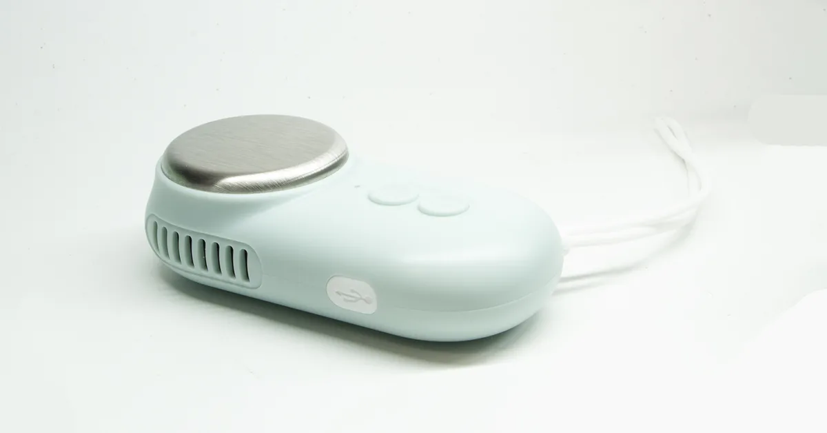 3COINSで1980円の「ペルチェクーラー」は残暑でも確実に涼しい 動脈に当てれば効果アップ