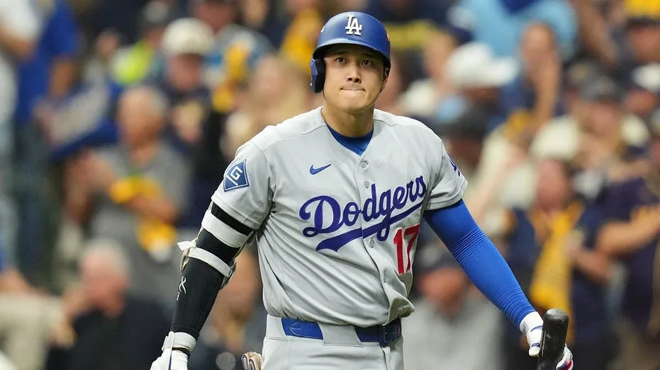 Dave Roberts keeps Shohei Ohtani in Dodgers' NLCS Game 3 lineup despite postseason struggles