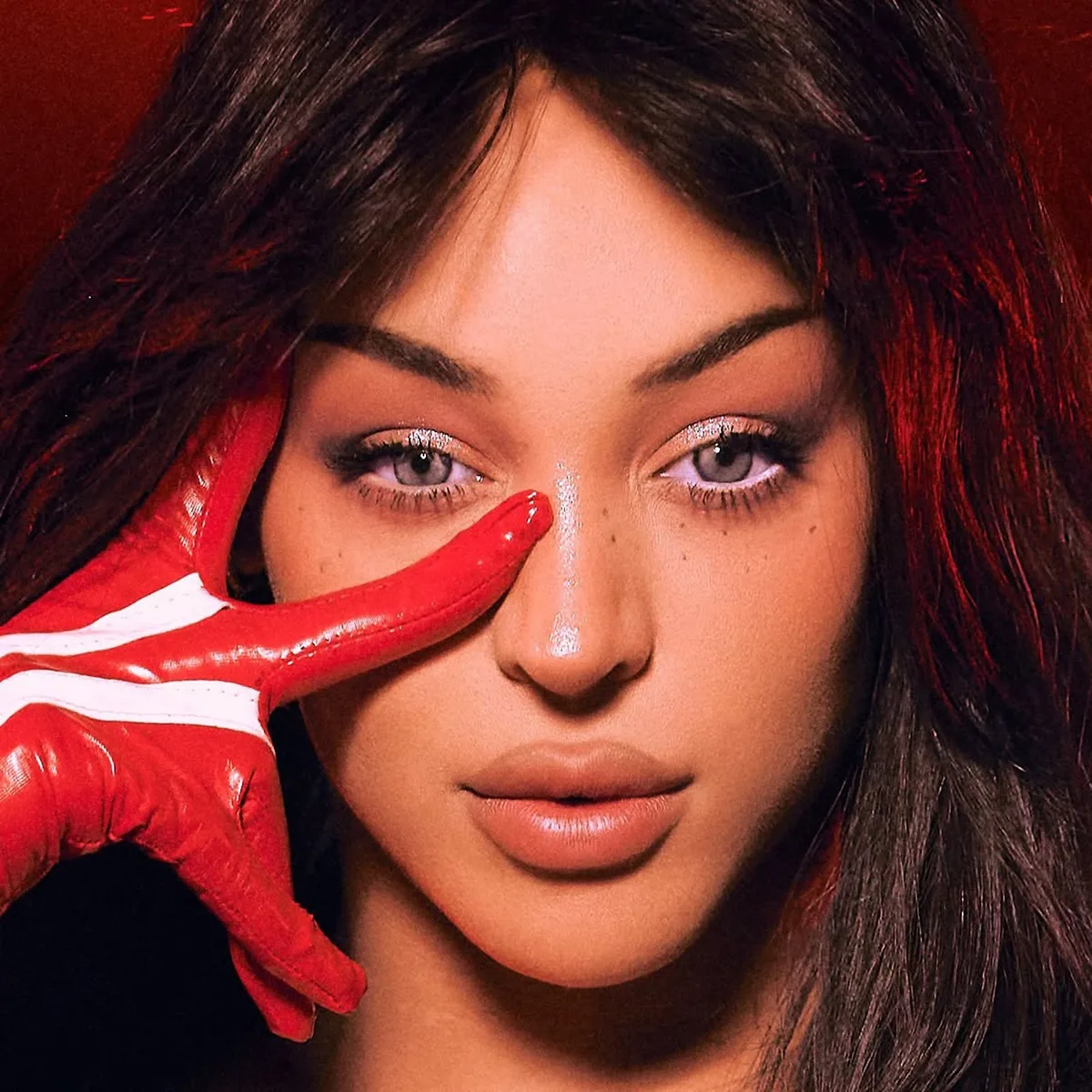 Pabllo Vittar faz feats com o cantor venezuelano La Cruz e o astro italiano Mahmood no álbum 'Lost in lust'