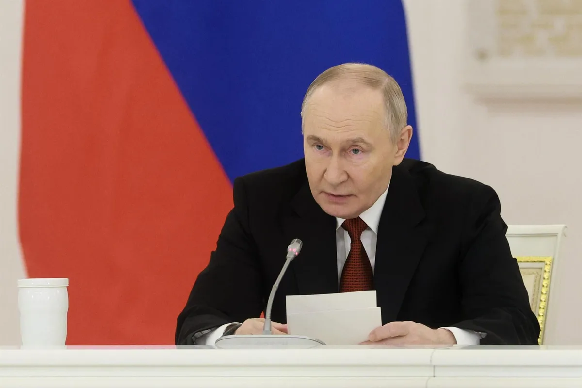 El Kremlin "no descarta" un reinicio en octubre de las conversaciones trilaterales con EEUU y Ucrania