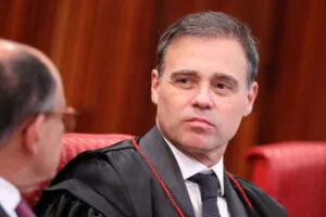 TSE afasta cassação de prefeito por abuso de jornalista contra adversário