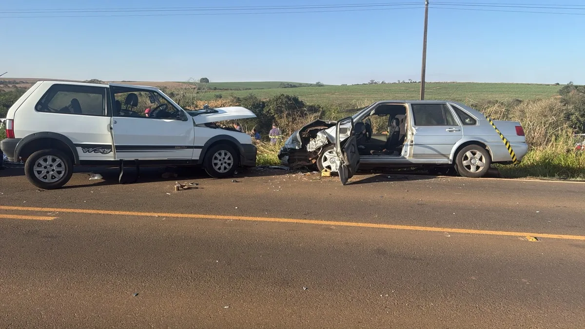 Mulher morre após veículos baterem de frente em rodovia vicinal