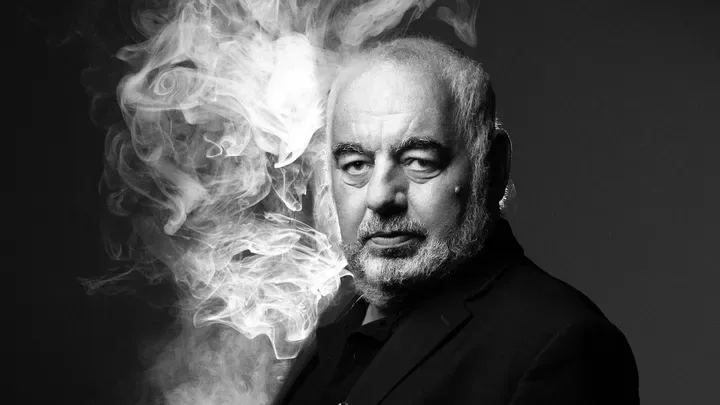 Comment Philippe Jaenada refaçonne-t-il le roman policier ?