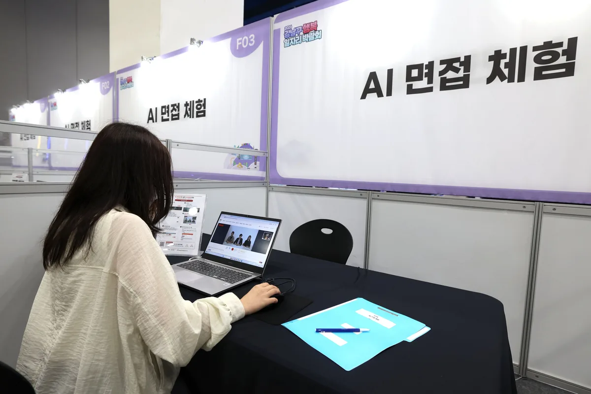 AI 면접관에 잘 보이려… 취준생들, 보톡스 맞고 95만원 과외까지
