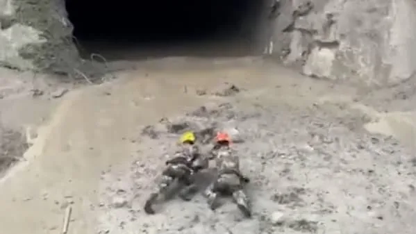 Hoffnung in Nepal - Armee rettet Überlebende