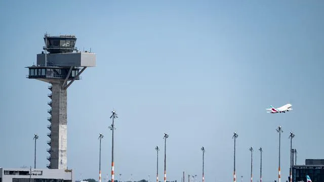 Flughafen BER: Drohnensichtung am BER - Flugbetrieb kurzzeitig eingestellt