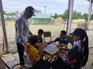 Garantizan atención integral a familias en campamento transitorio de La Guaira