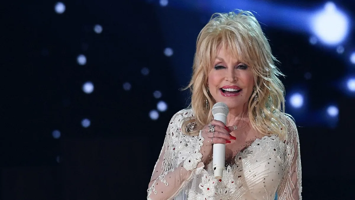 Dolly Parton escolheu a canção do seu funeral há mais de uma década e deixou um tema inédito que só será ouvido em 2046