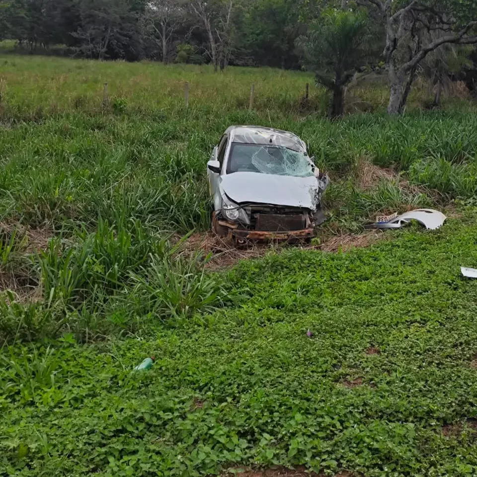 Homem morre após colisão frontal entre carro e carreta na BR-163