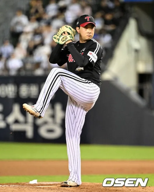 [사진]7회 마운드 오른 김진수
