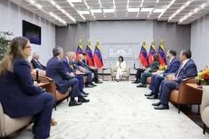 Venezuela firma nuevos acuerdos de cooperación energética con empresas internacionales