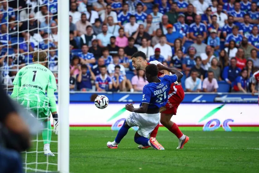 Karim Coulibaly, Dario Essugo et Conrad Harder titulaires avec Strasbourg à Nice en Ligue 1