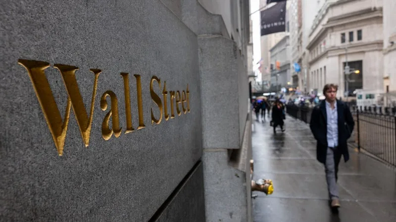 Il est à l'IA ce que le contremaître était à l'usine et il gagne 13.000 euros par mois: ce nouveau métier dont la demande bondit de 1.700% à Wall Street