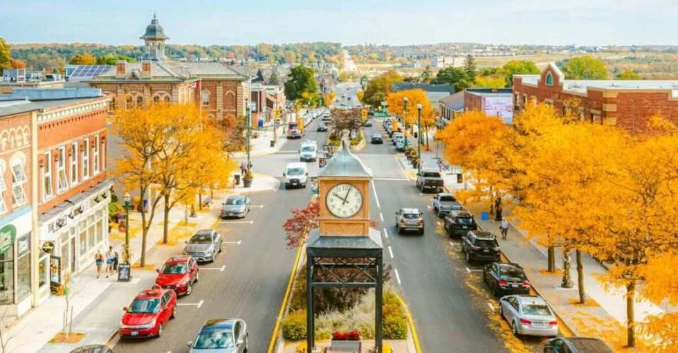 This Hallmark town 1 hour from Toronto has charming streets and lakeside boardwalks
