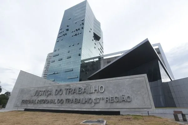 Demissão de grávida por justa causa é confirmada na Justiça; saiba o que diz a lei