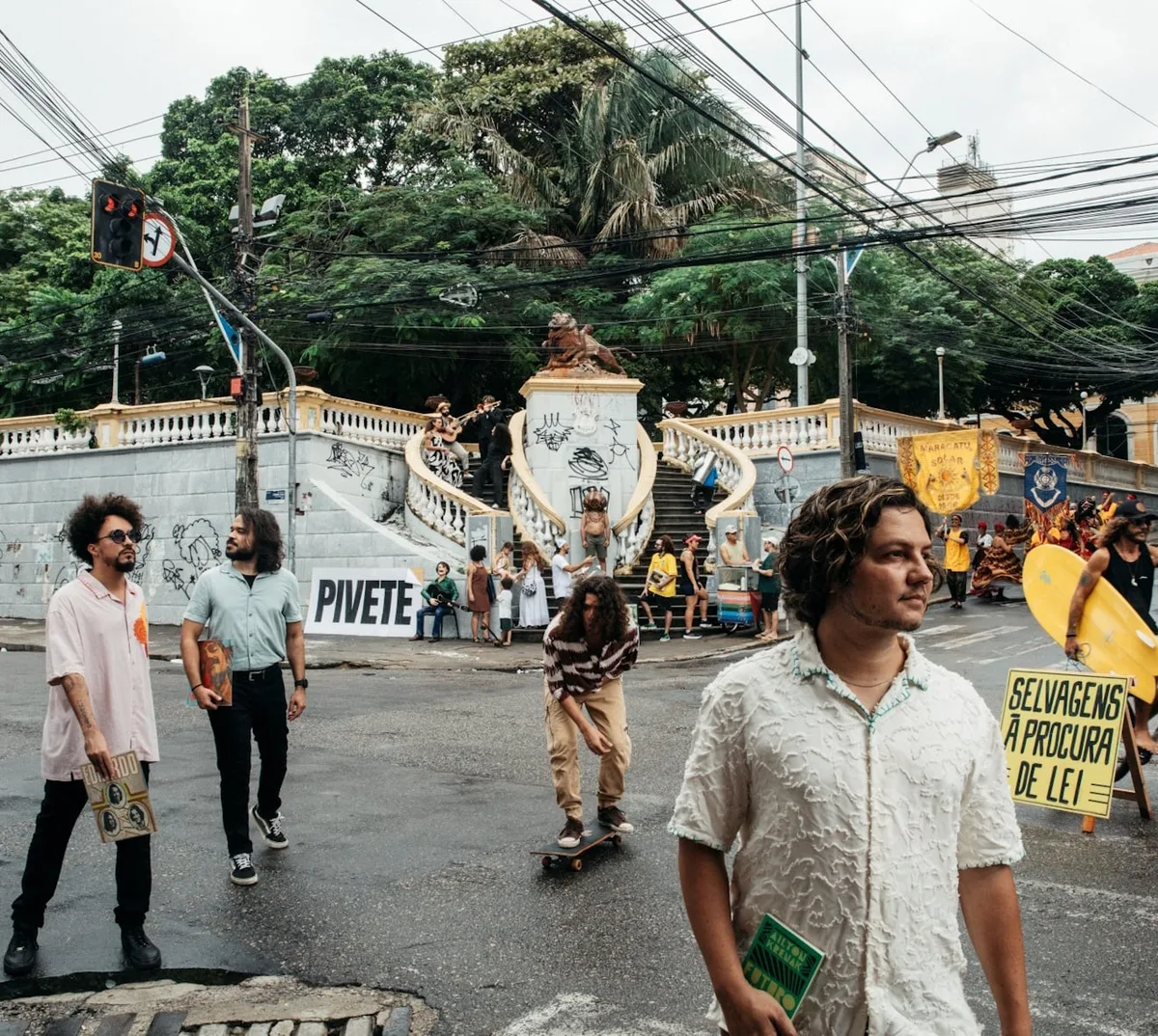 Selvagens à Procura de Lei mostra vigor e senso crítico afiado em “PIVETE”, seu novo disco