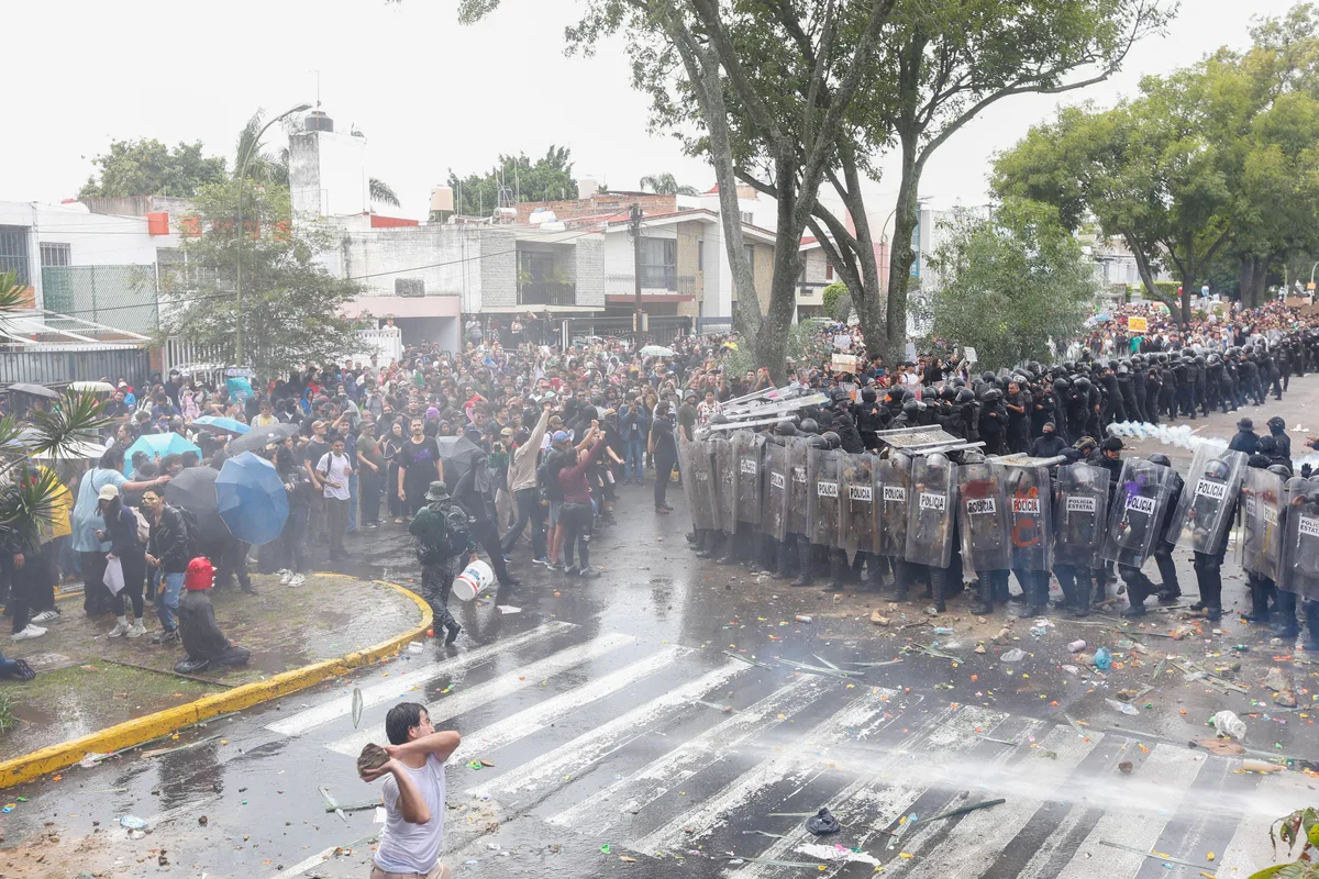 CNDH pide a Jalisco respetar derechos de manifestantes tras protesta por agua contaminada