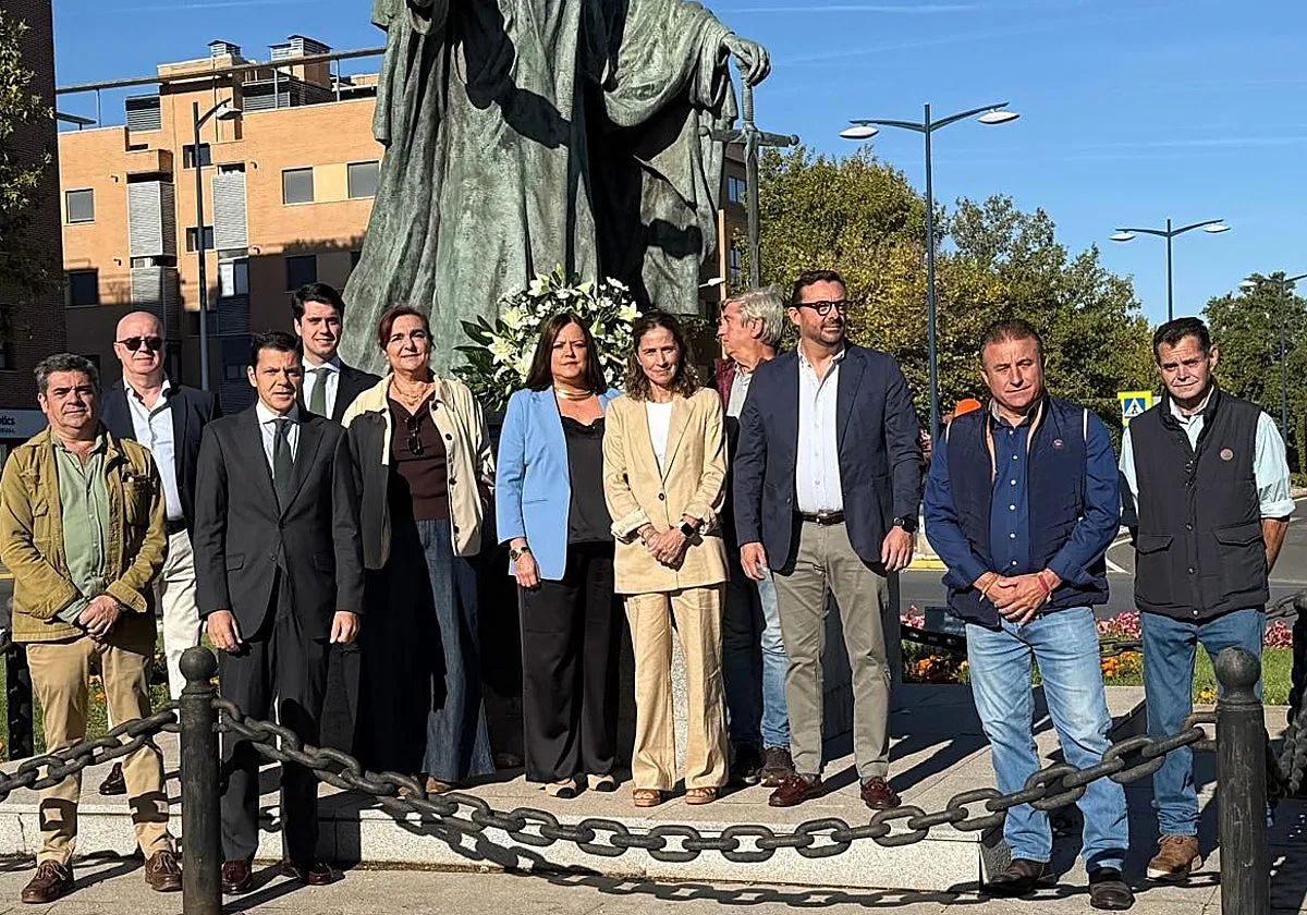 Vox Ciudad Real rinde homenaje a Isabel la Católica con una ofrenda floral por el Día de la Hispanidad