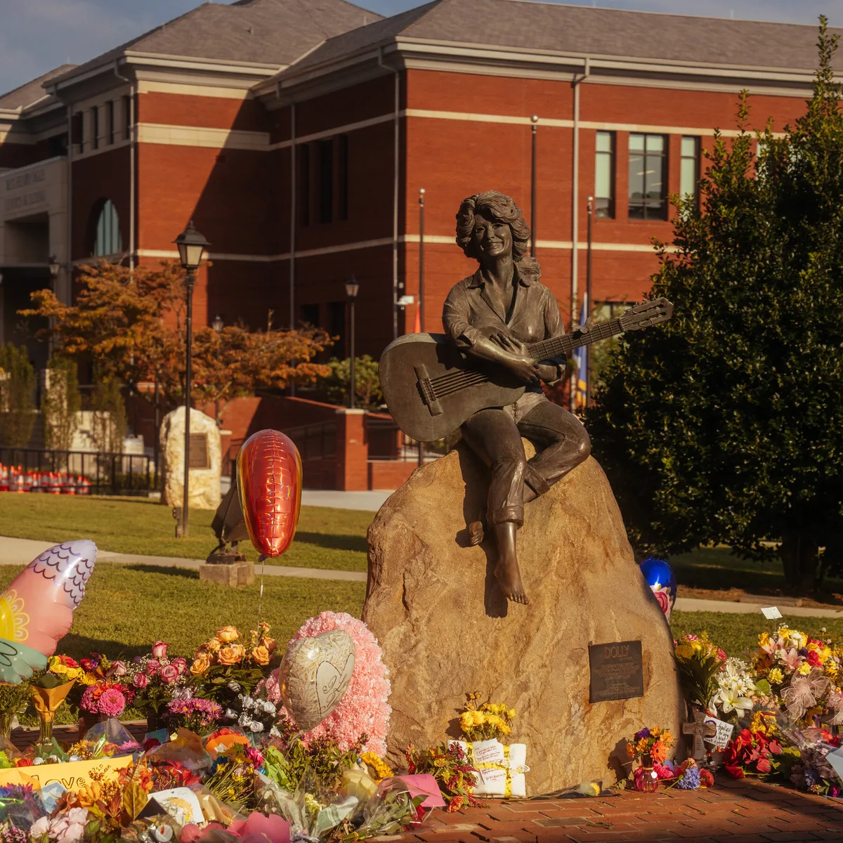 The South Loved Dolly Parton. It Saw the Best of Itself in Her.