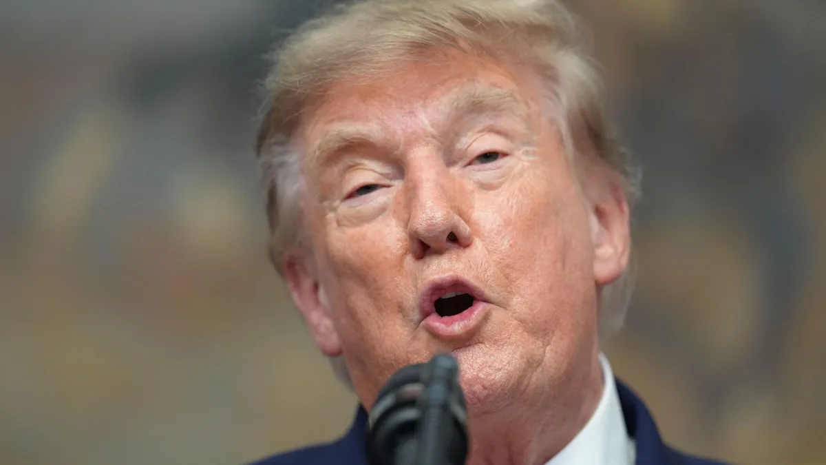 "Beispielloser Wirtschaftskrieg" - was steckt hinter Trumps Drohung?
