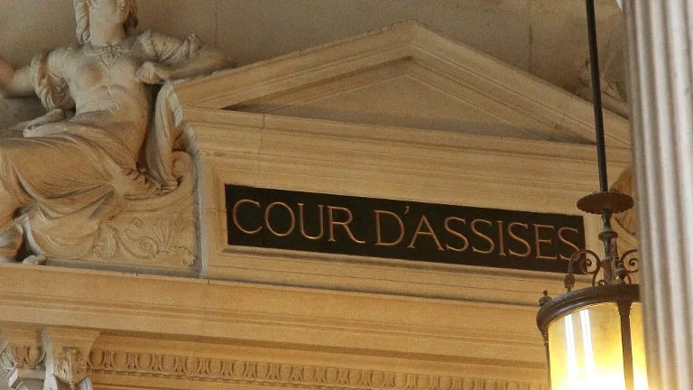 Soupçonné d'être un bourreau de Daesh, un ex-jihadiste français jugé à Paris