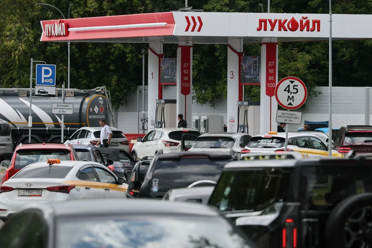 Putin arrests Russians for complaining about fuel shortages as fighting breaks out at petrol stations