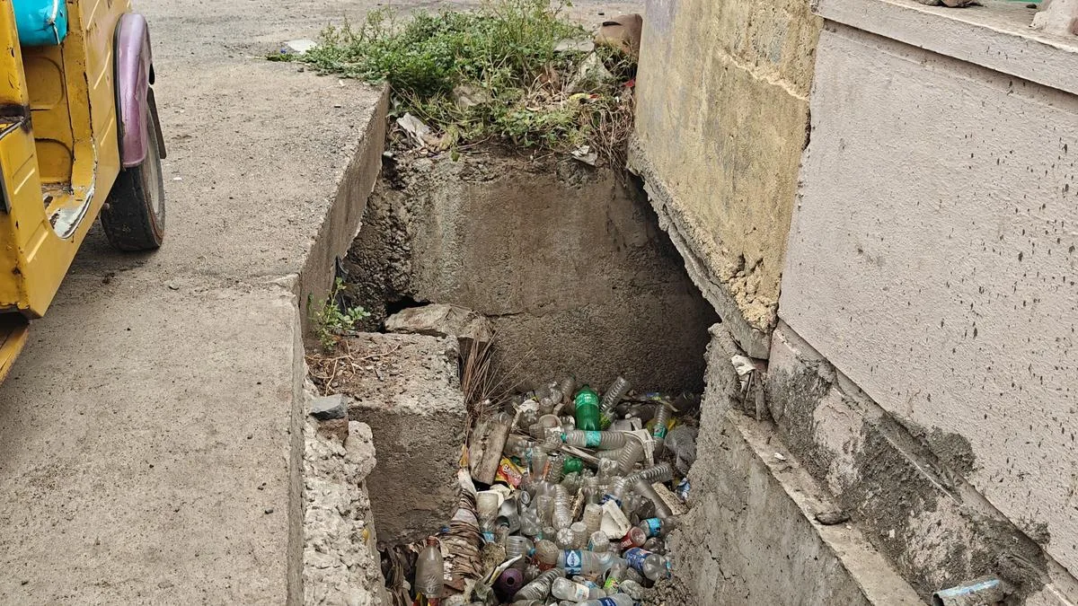 Guntur’s plastic challenge: Ban on single-use items, but used water bottles pile up in drains