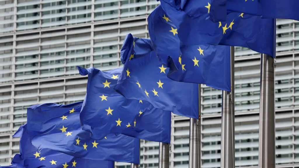 Ucrânia: quatro países da UE voltam a propor uso de bilhões de euros em ativos russos congelados na Europa