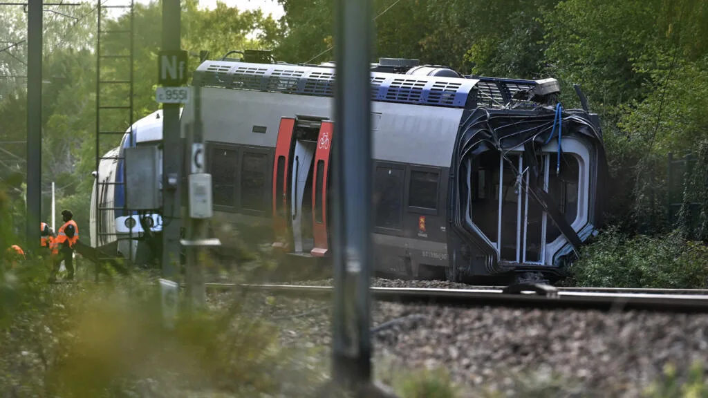 França investiga possível sabotagem em descarrilamento de trem na Normandia que deixou 44 feridos