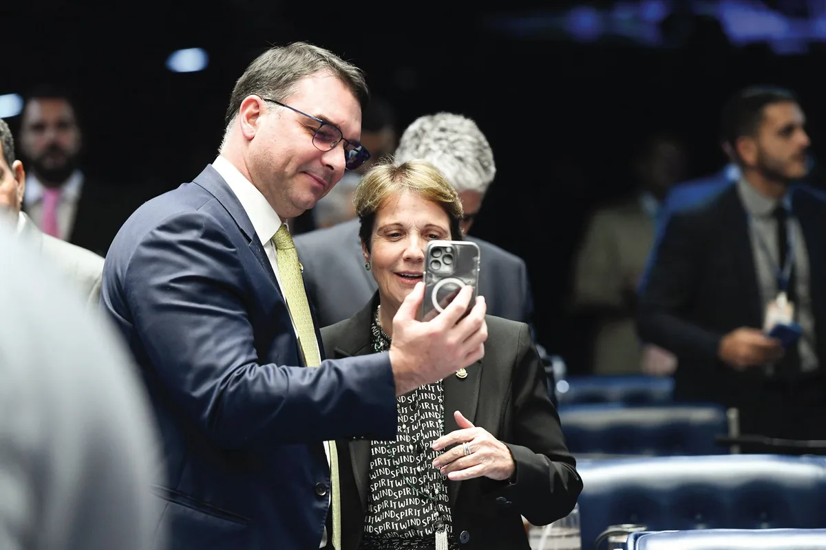 A passada de pano de Tereza Cristina para decisão de Flávio de escalar um homem para vice