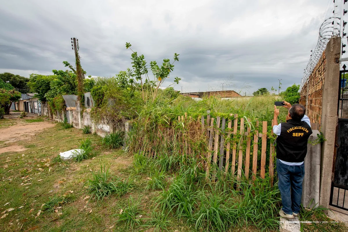 Fiscalização de terrenos baldios é reforçada em Boa Vista para evitar queimadas; proprietários estão sujeitos a multa de R$ 850