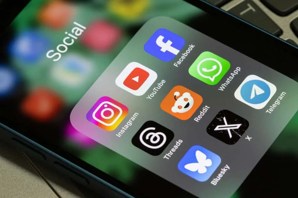 Projeto quer tirar menores de 16 das redes sociais na Nova Zelândia