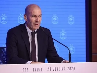 Équipe de France. Une large majorité des Français estime que Zidane fera mieux que Deschamps, selon un sondage