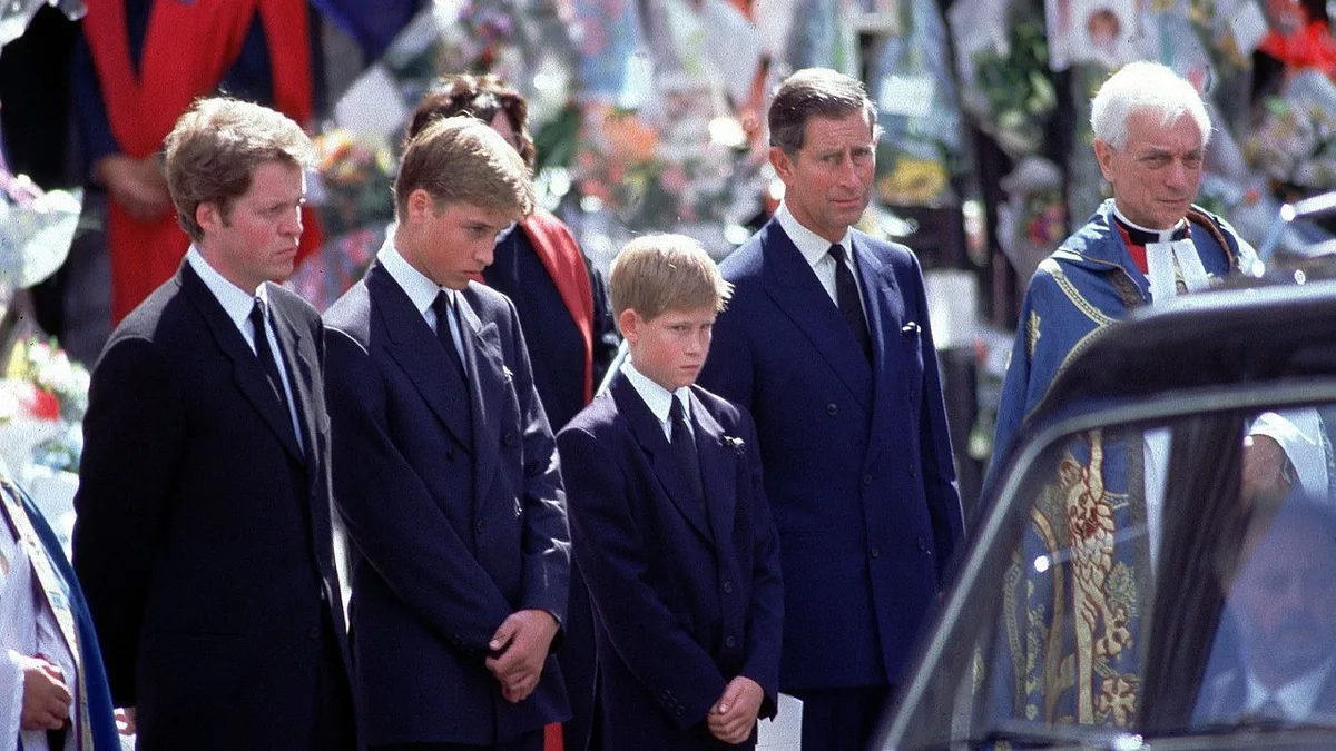Irmão de Diana acusa Carlos em novo livro. Buckingham reage