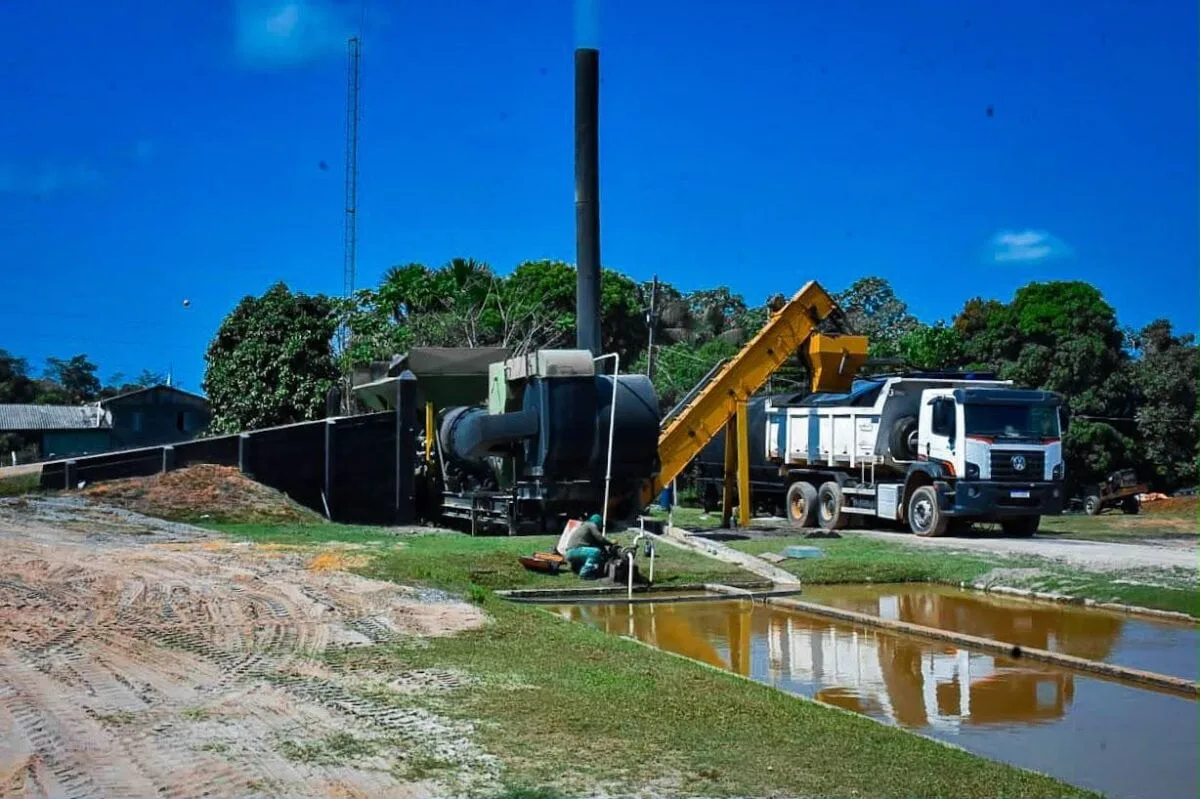 Usina do Deracre em Feijó produz 200 toneladas de asfalto por dia para pavimentação de ruas