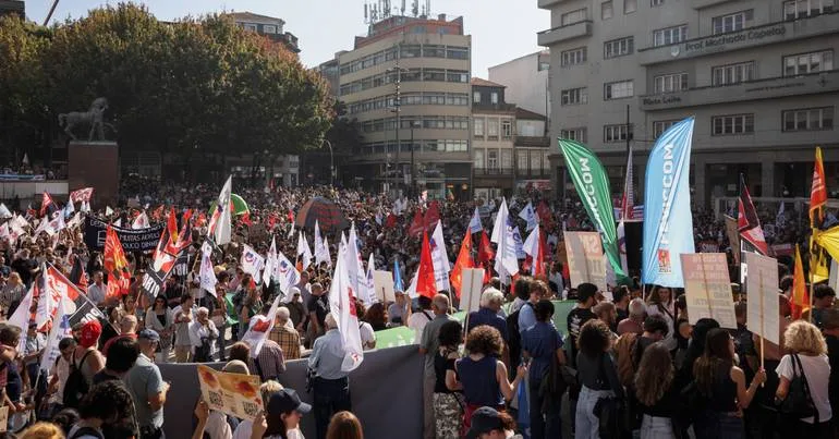 CGTP. Milhares nas ruas do Porto com aplausos aos acampados