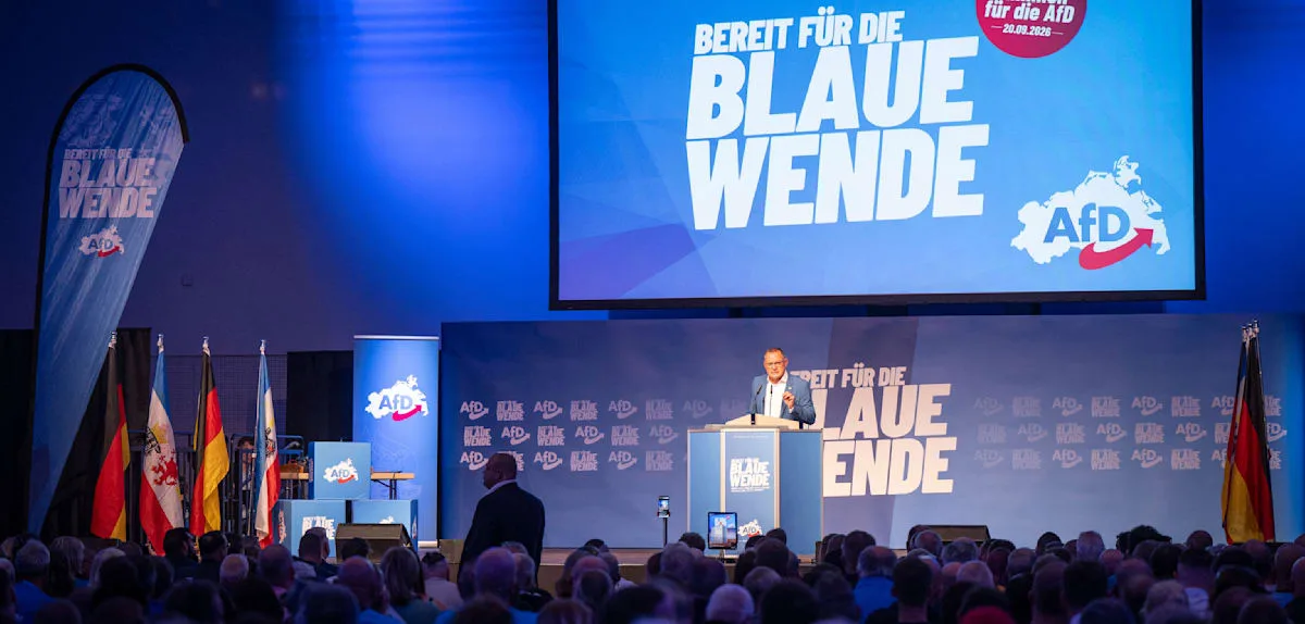 „Unfassbare Beträge, damit Selenskyj sich auf das goldene Klo setzen kann“, ruft Chrupalla