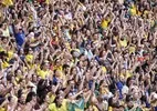 Torcedores entoam gritos de apoio a Lula em amistoso da seleção feminina