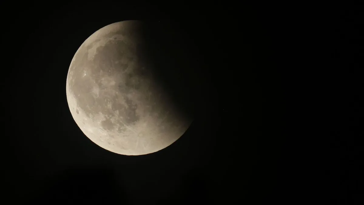 Astronomie: Wann und wo die Mondfinsternis in Sachsen zu sehen ist