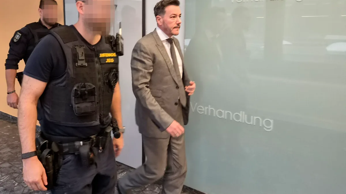 Strafrecht: Signa-Gründer kommt mit Fußfessel in Hausarrest