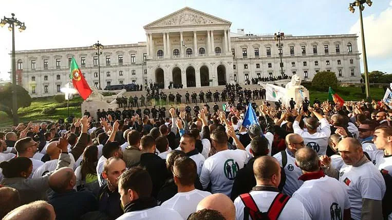 Europa em ebulição: o que está por detrás dos protestos em França, Espanha e Bélgica e pode Portugal seguir o mesmo caminho?