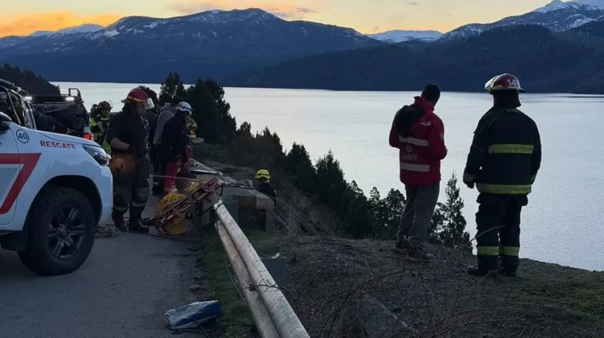 San Martín de los Andes: encontraron muerto al conductor de un auto que cayó al lago Lácar desde la Ruta 40